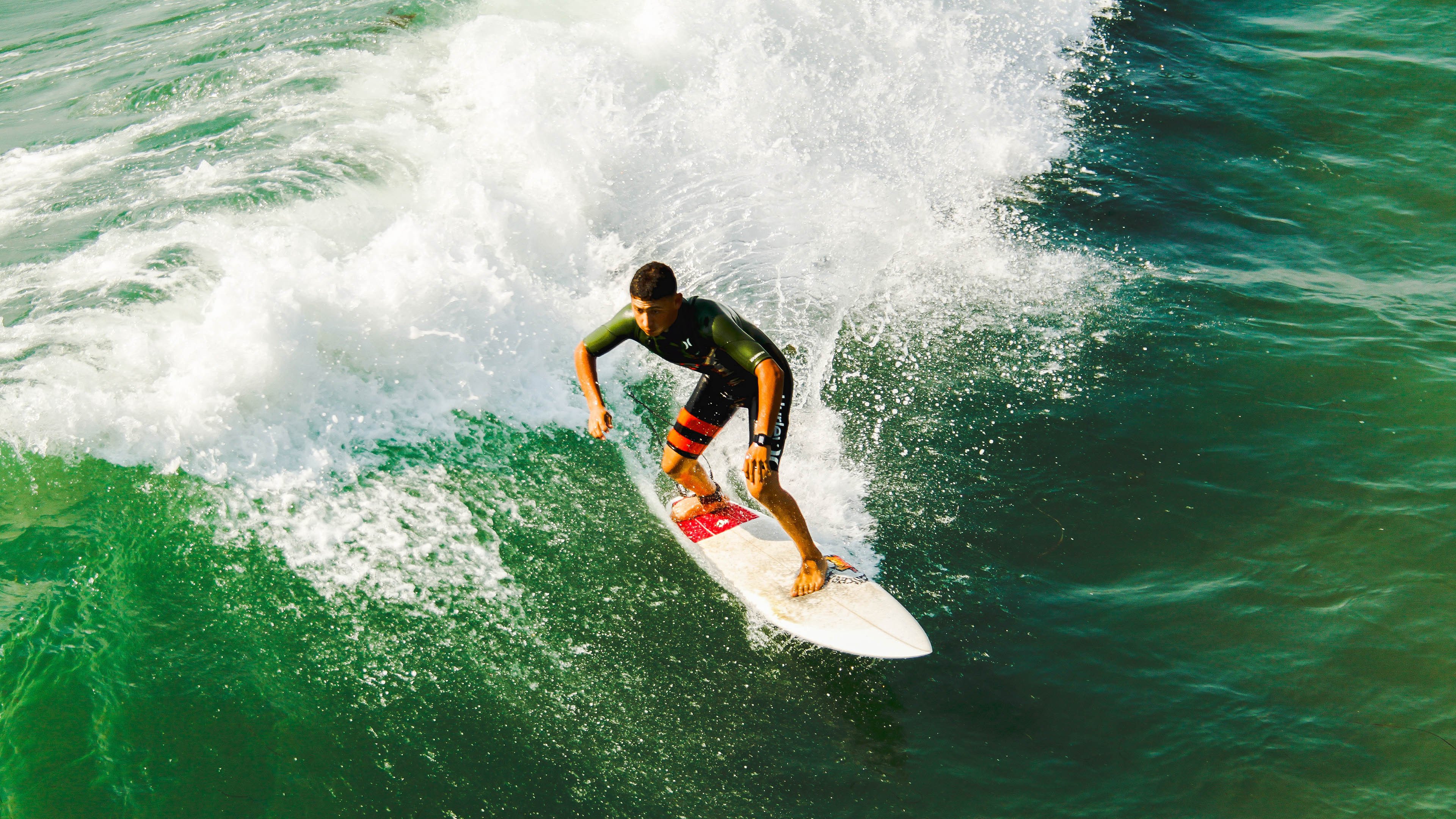 《高校电竞联赛火热开启，学子们展现青春风采》，高校电竞大赛